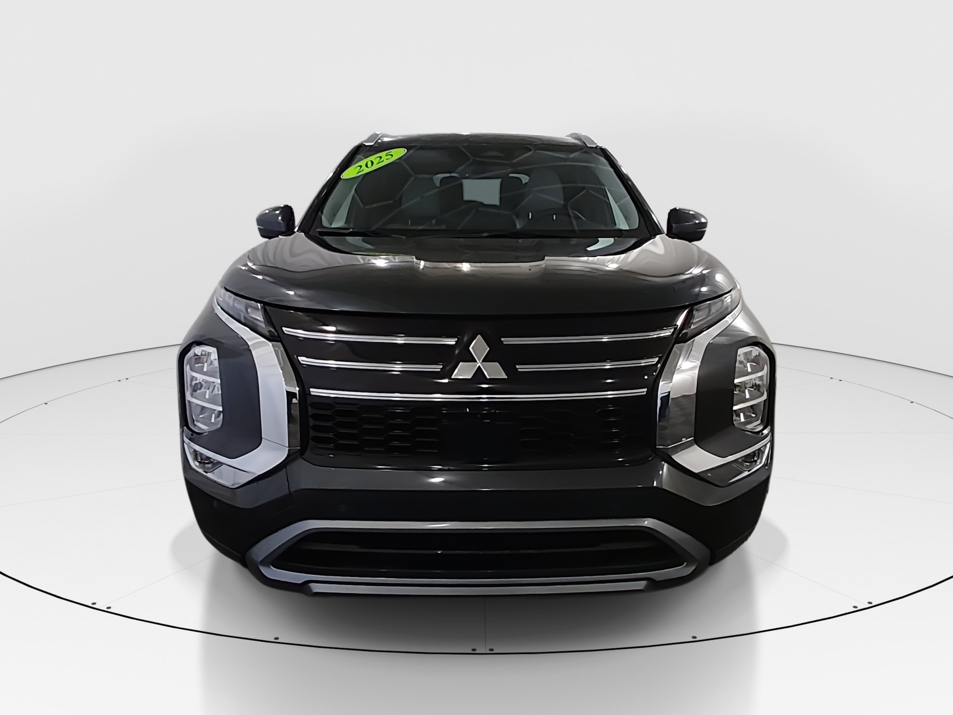 2025 Mitsubishi Outlander SEL - Photo 2