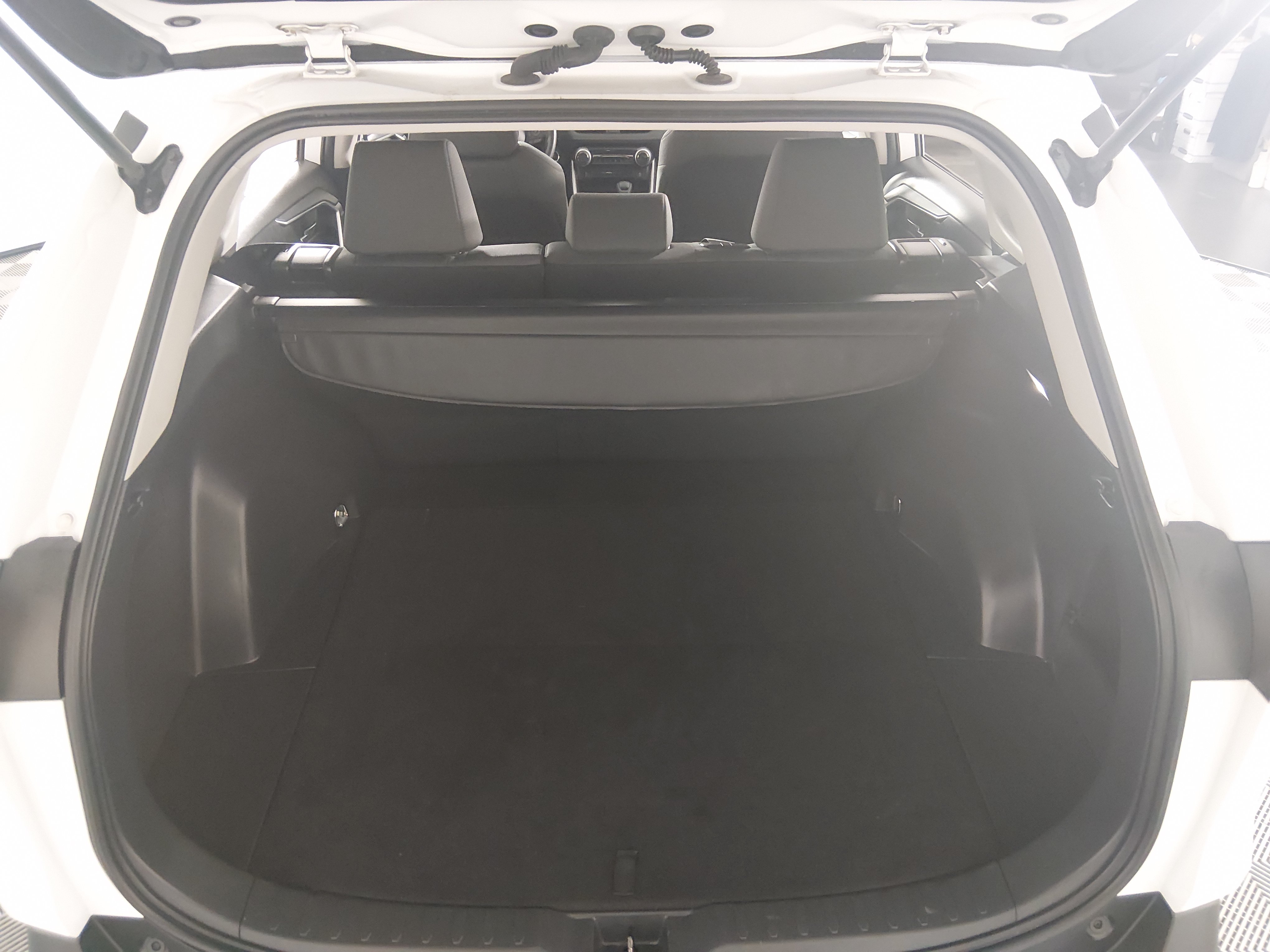 2024 Toyota RAV4 XLE - Photo 11
