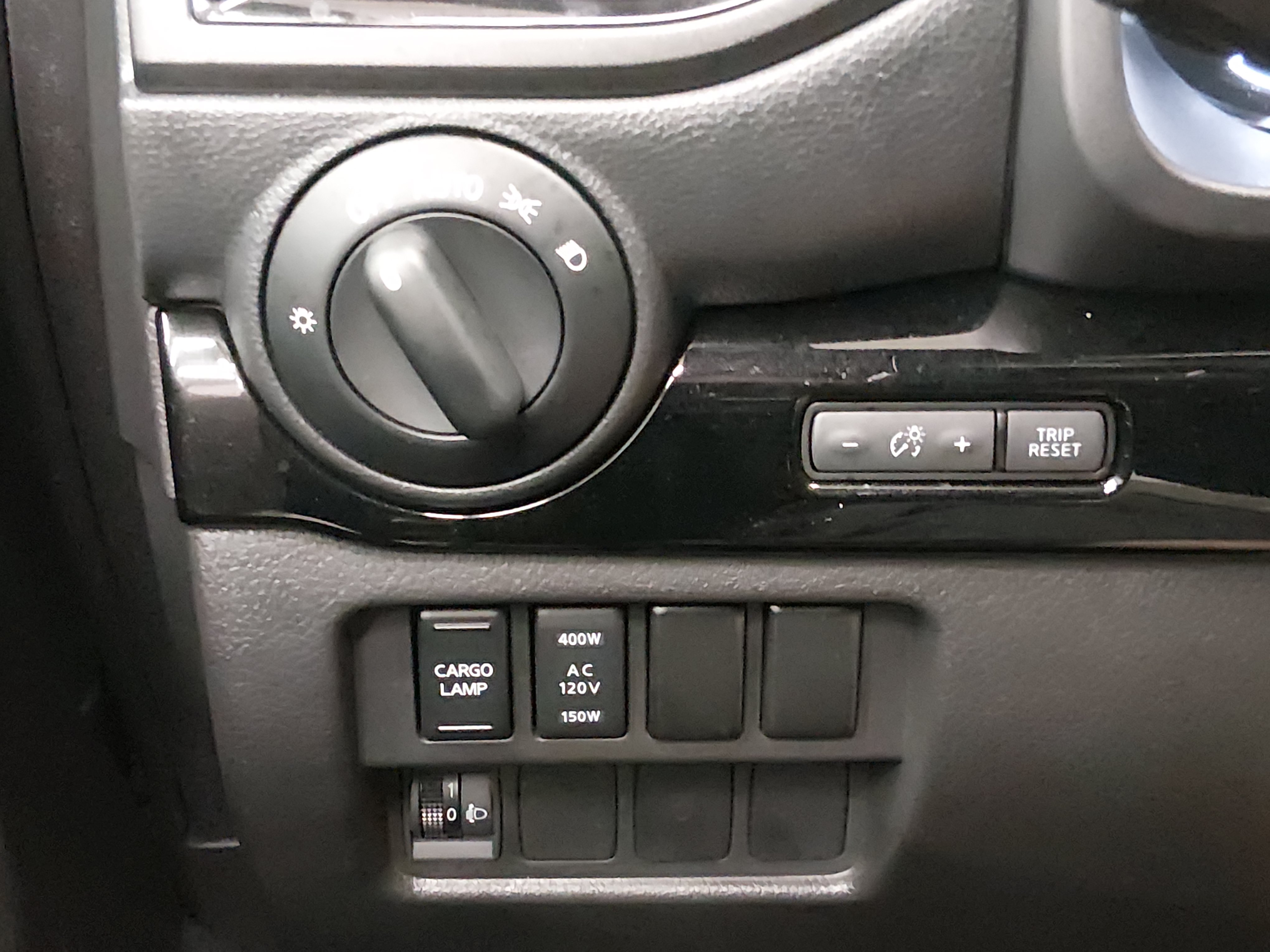 2024 Nissan Titan SV - Photo 13