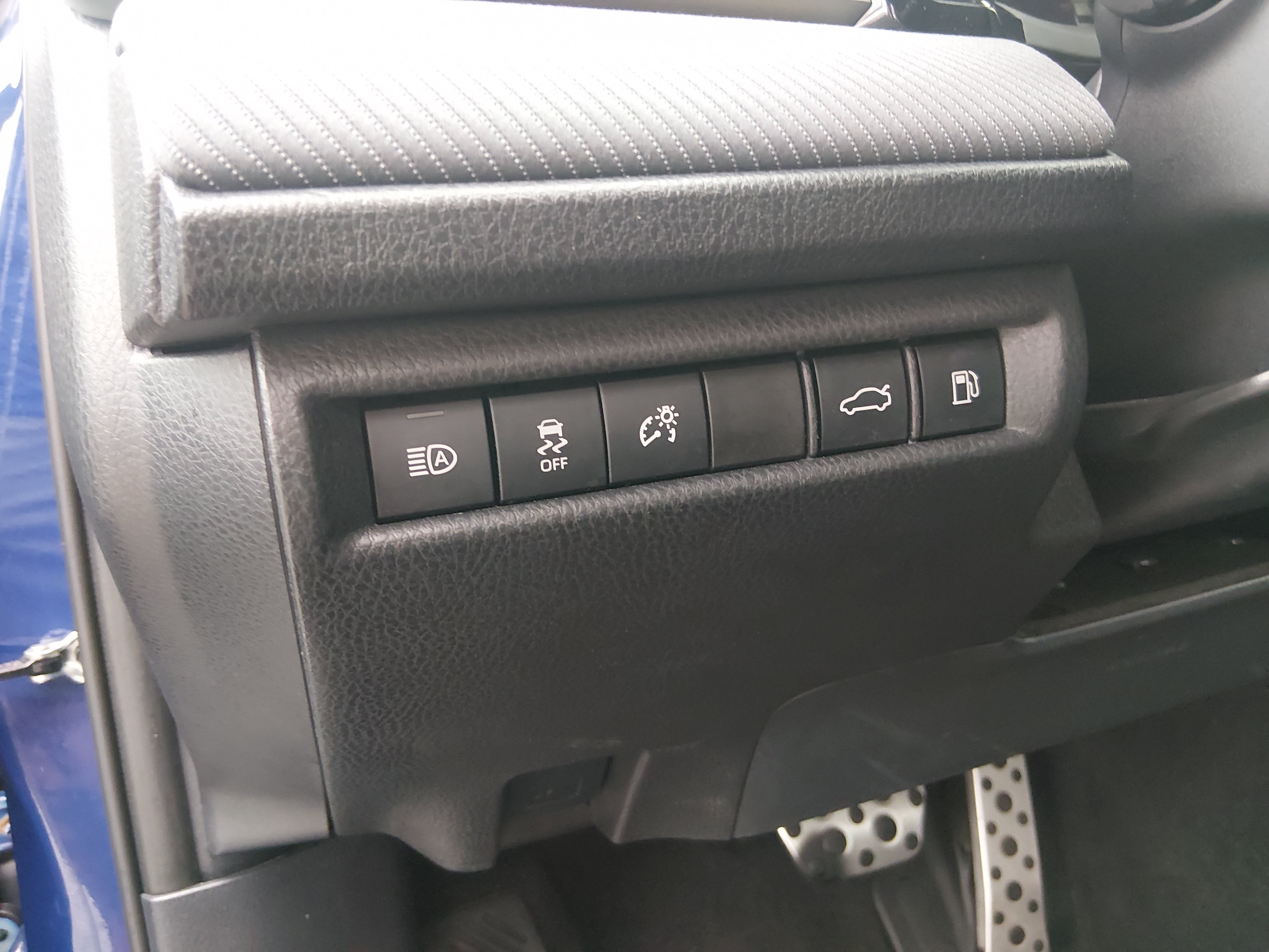2025 Toyota Camry SE - Photo 13