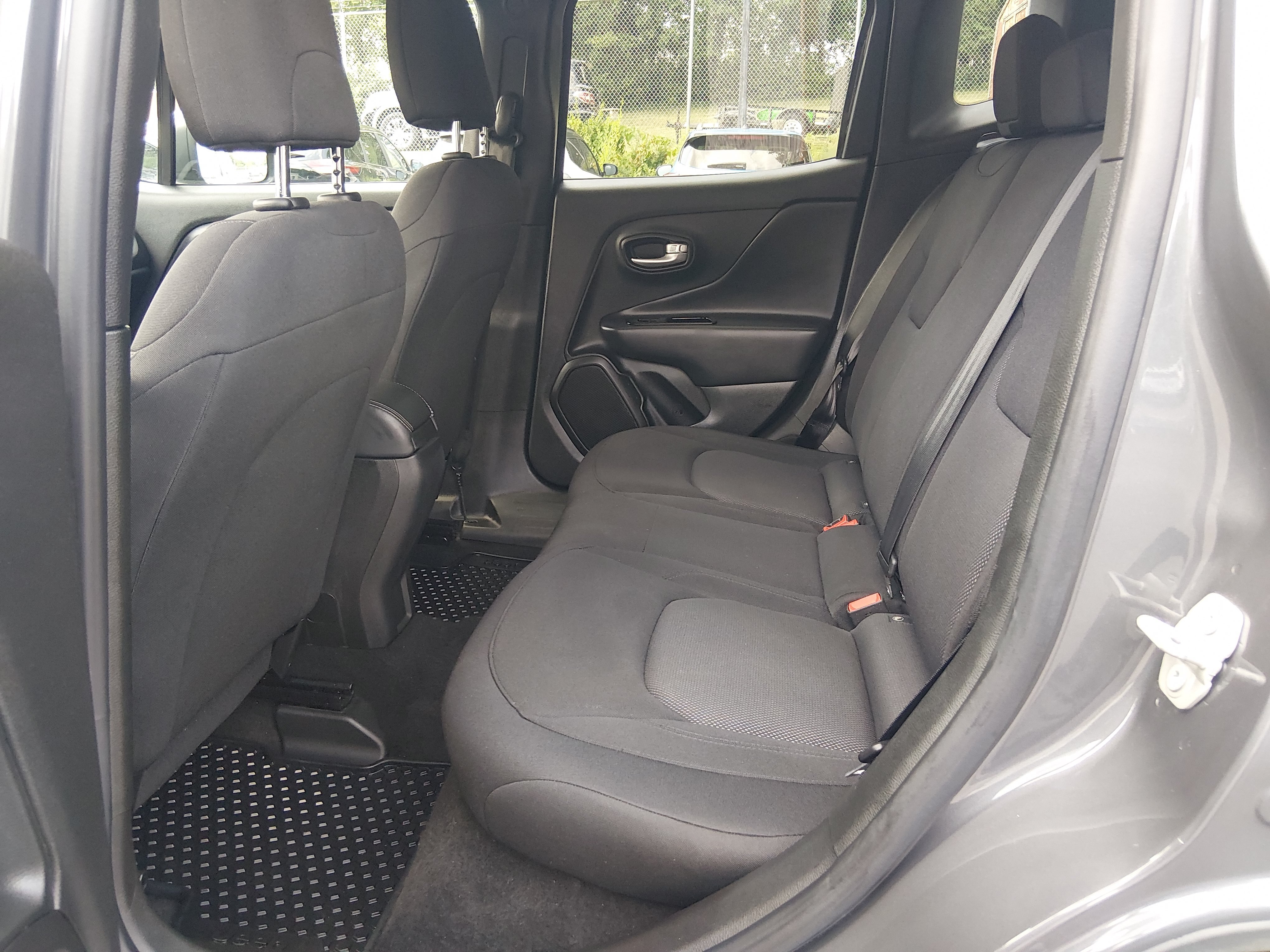 2023 Jeep Renegade Latitude - Photo 19