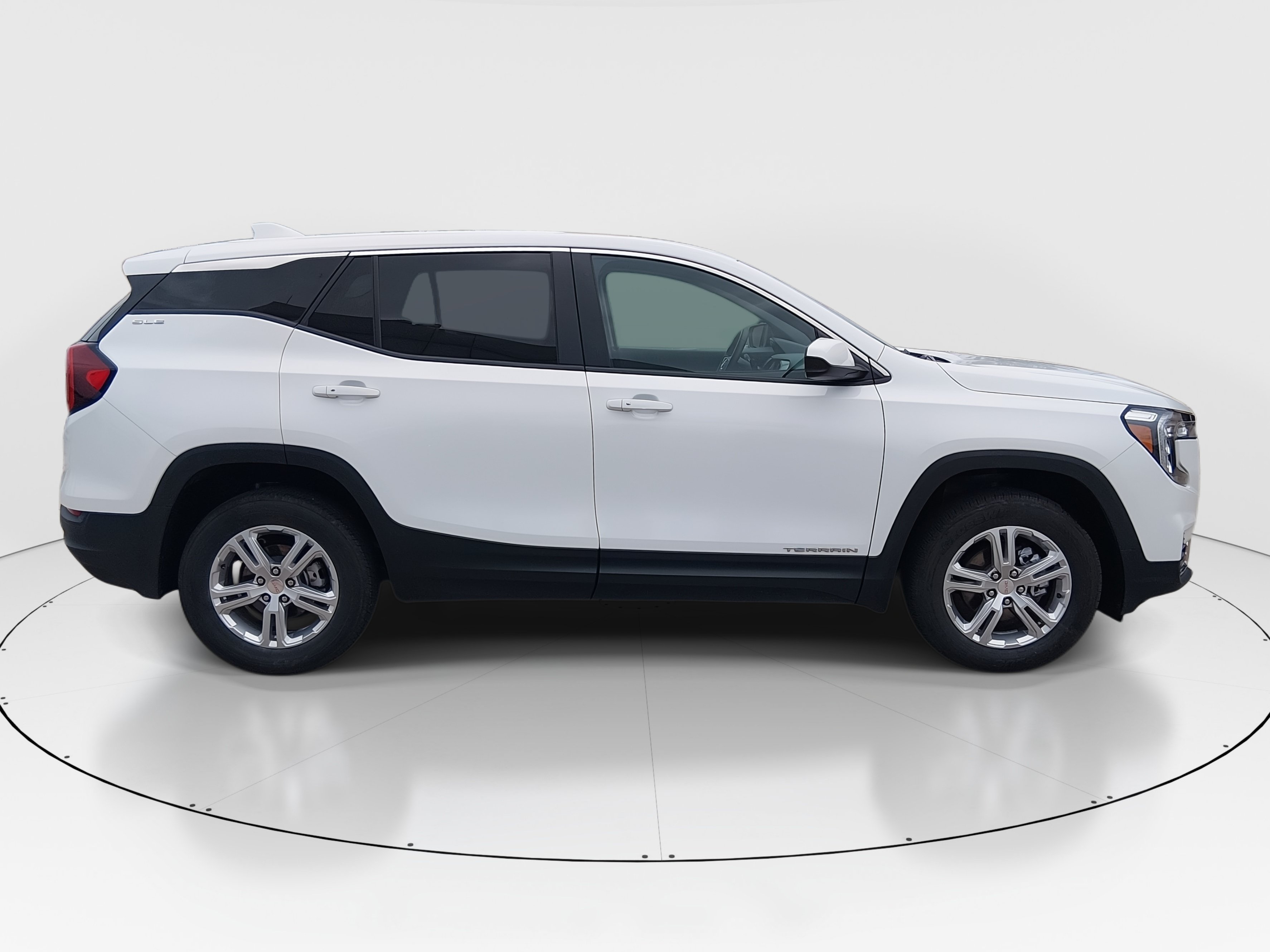 2024 GMC Terrain SLE - Photo 8