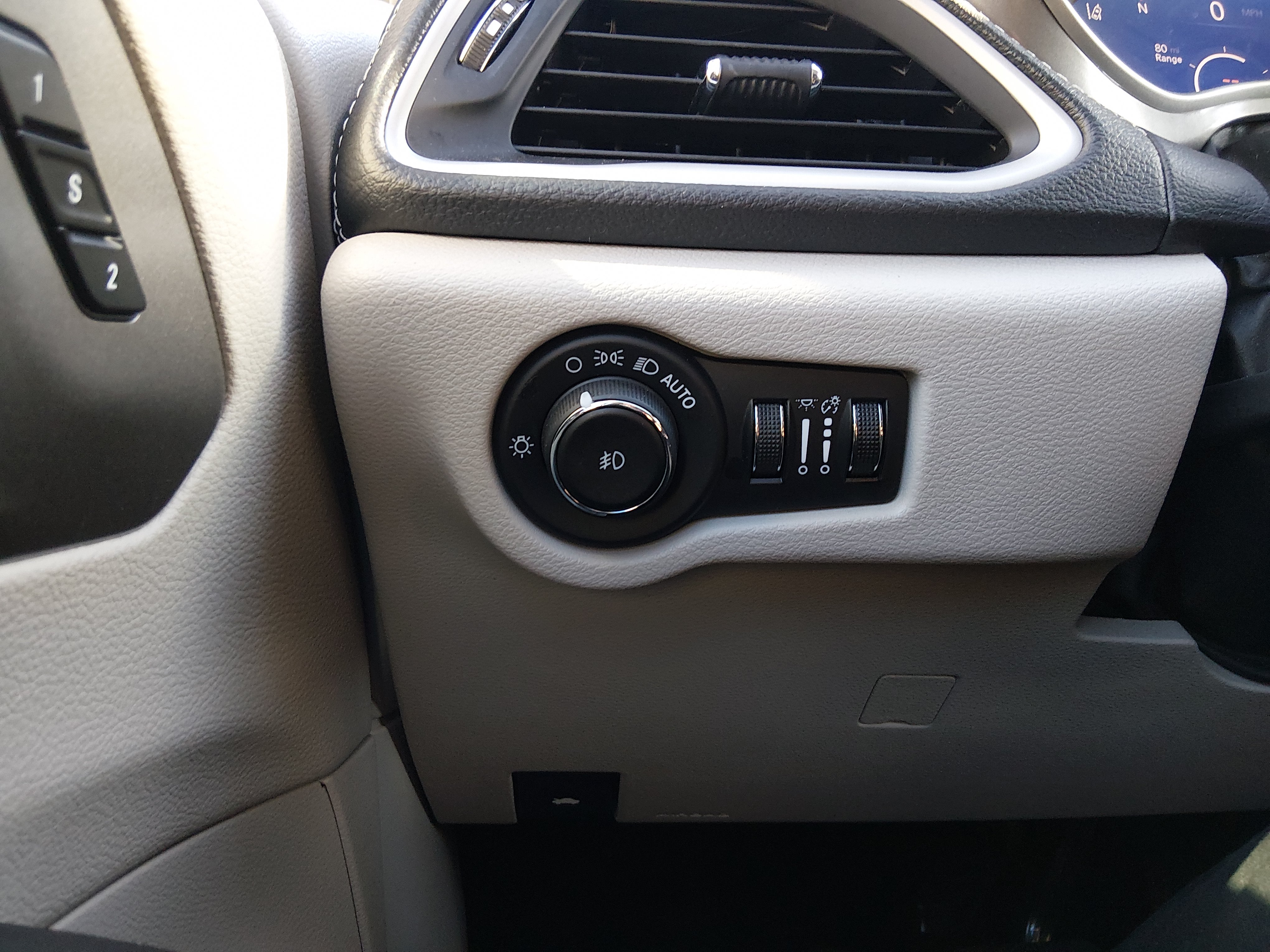 2023 Chrysler Pacifica Hybrid Touring L - Photo 13