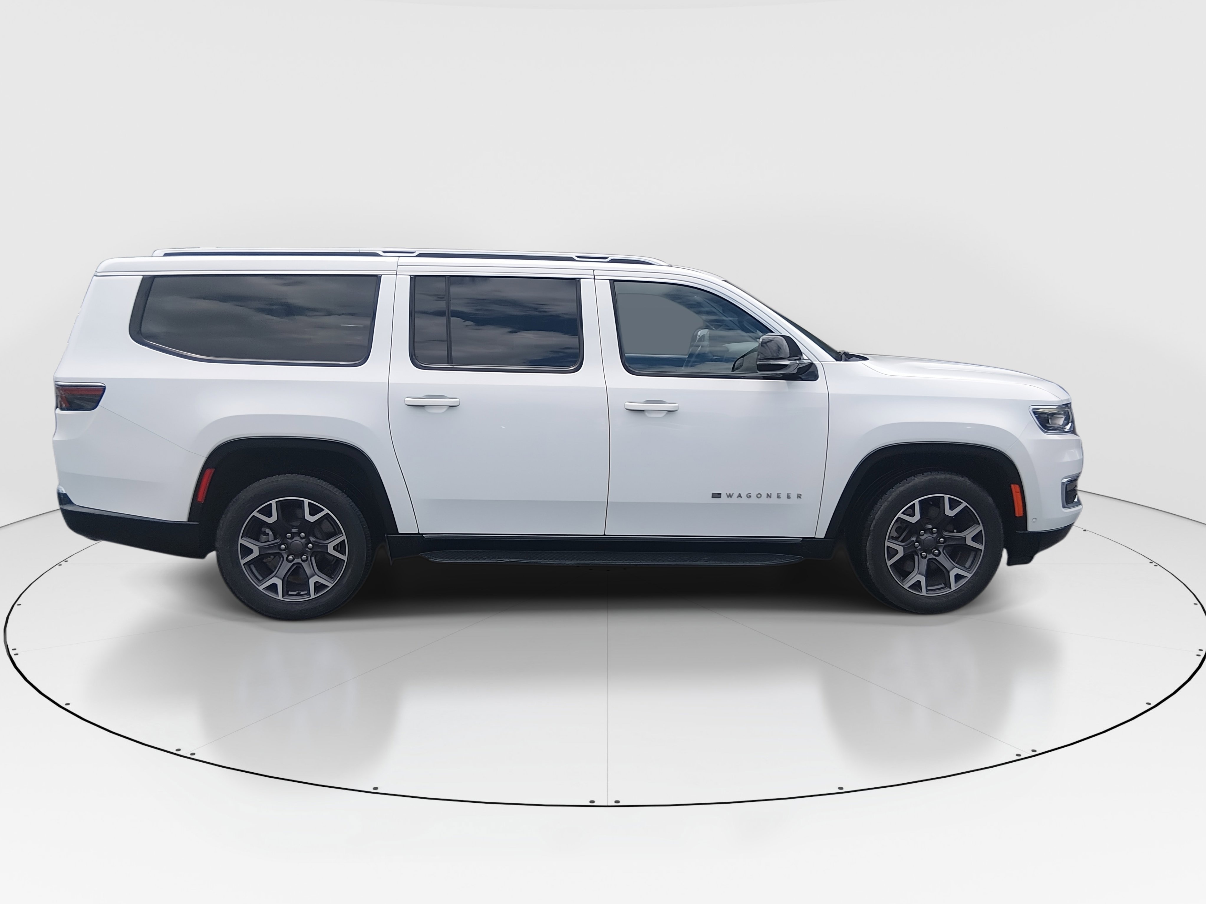 2023 Jeep Wagoneer L Series III - Photo 8