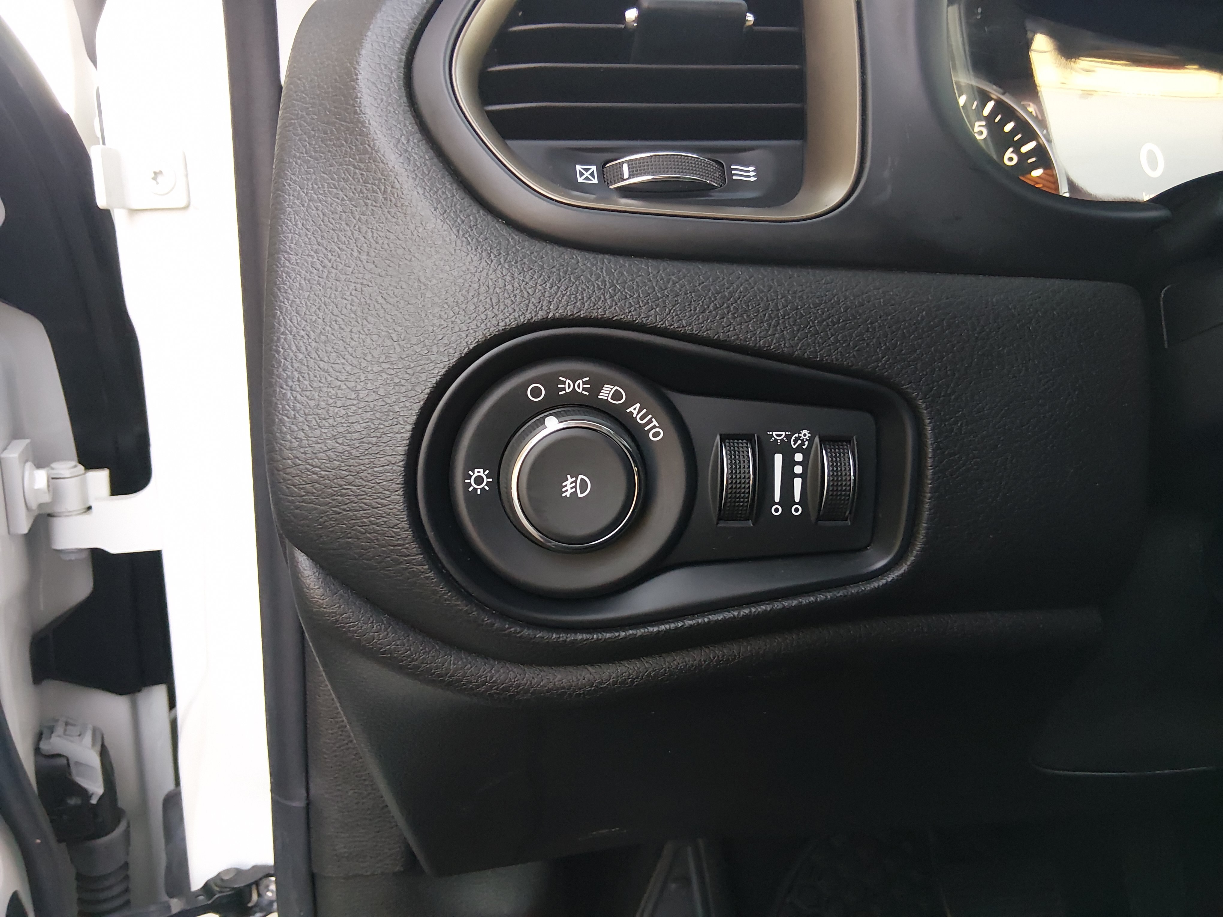 2023 Jeep Renegade Upland - Photo 13
