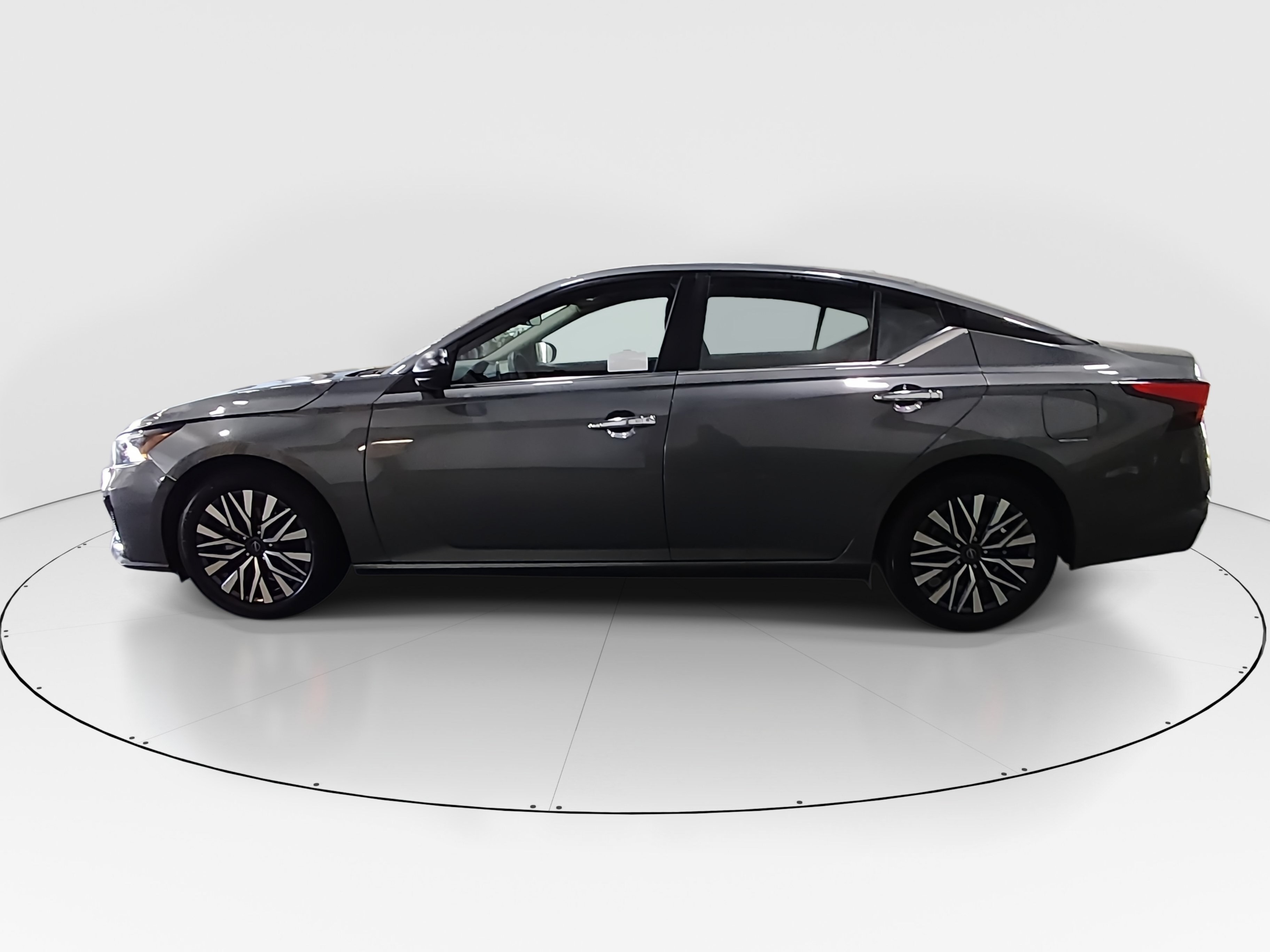 2025 Nissan Altima SV - Photo 4