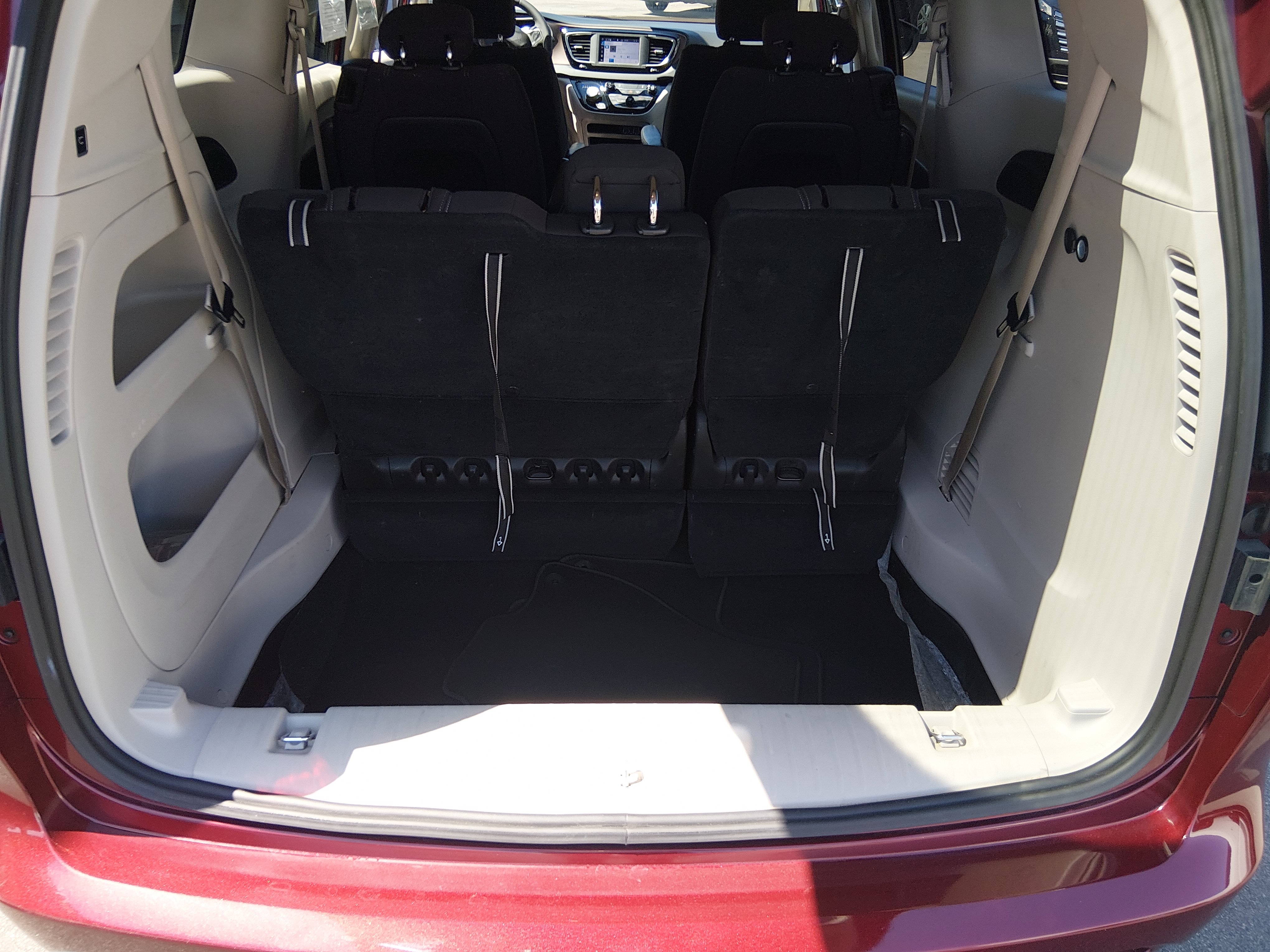 2023 Chrysler Voyager LX - Photo 11