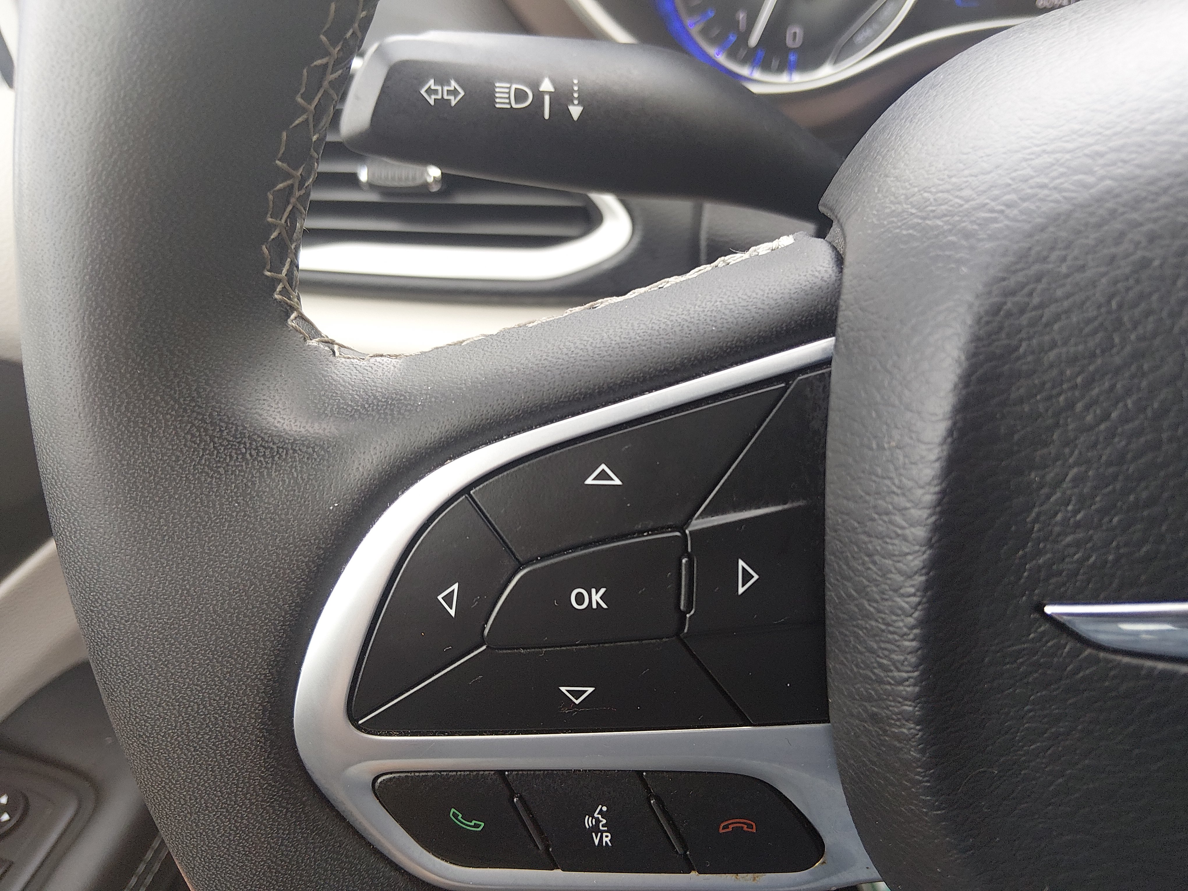 2023 Chrysler Voyager LX - Photo 13