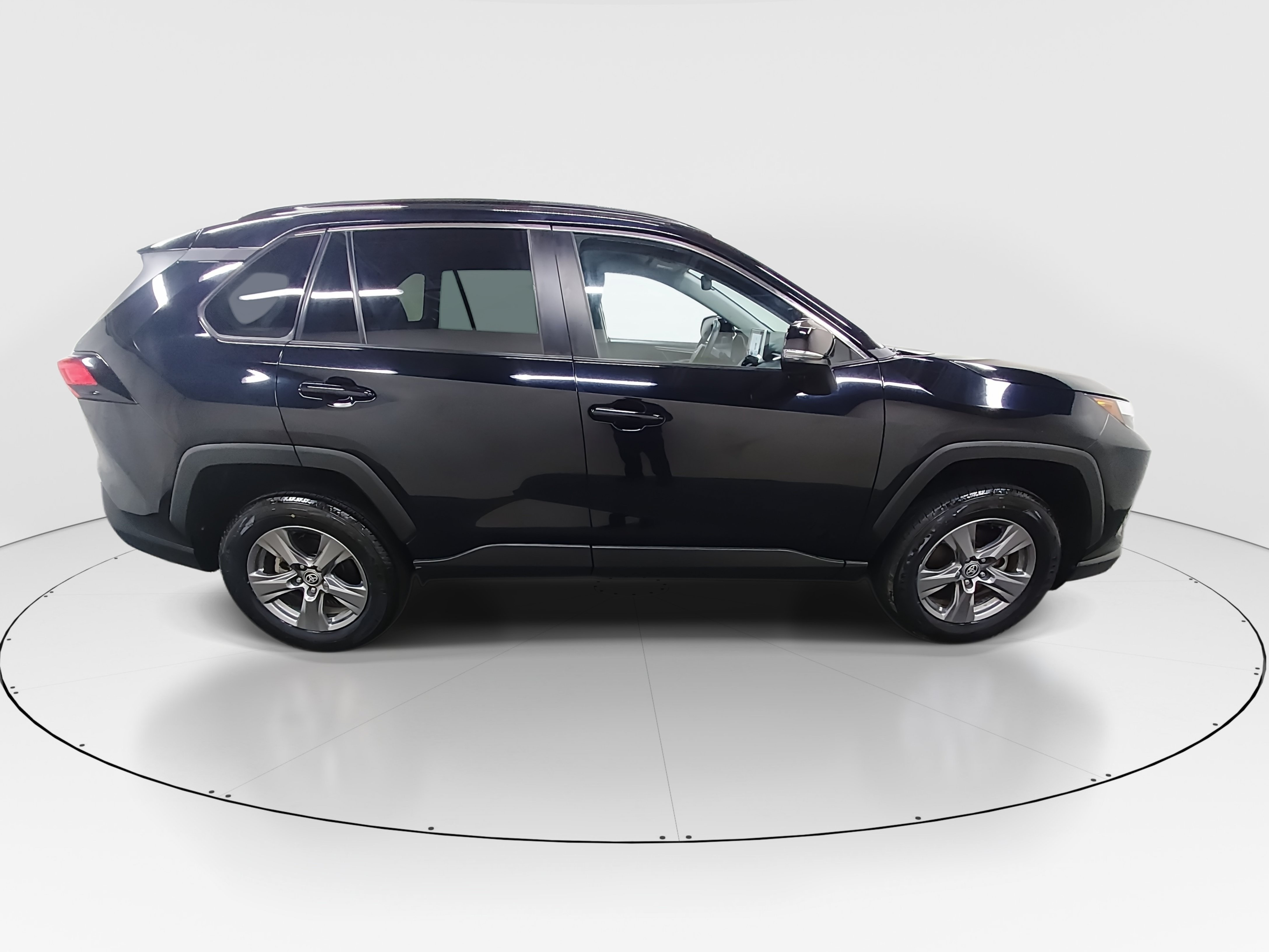 2024 Toyota RAV4 XLE - Photo 8