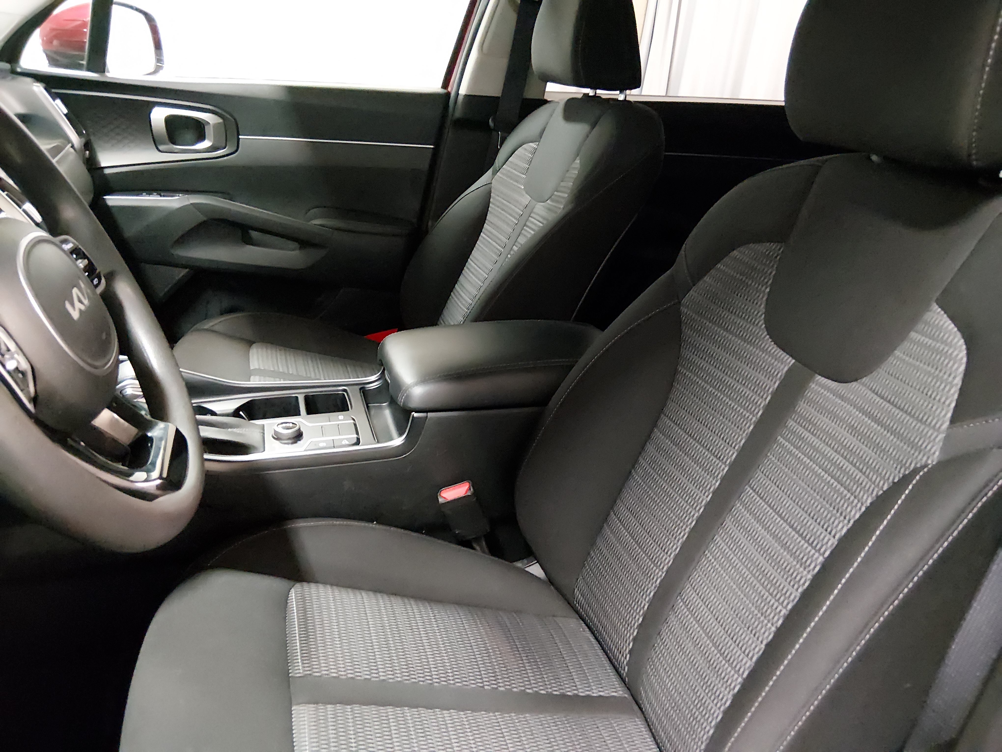 2023 Kia Sorento LX - Photo 22