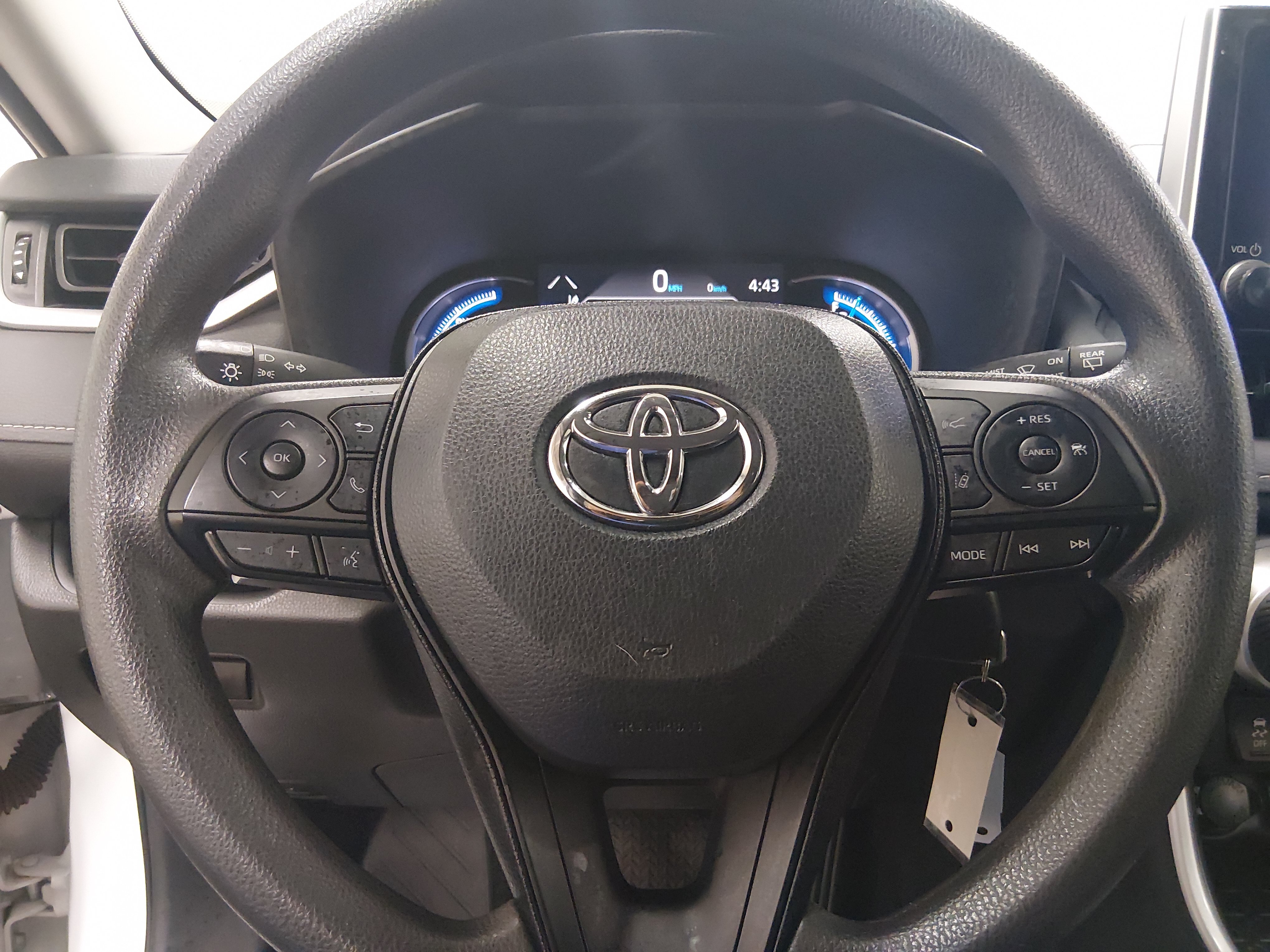 2025 Toyota RAV4 LE - Photo 12