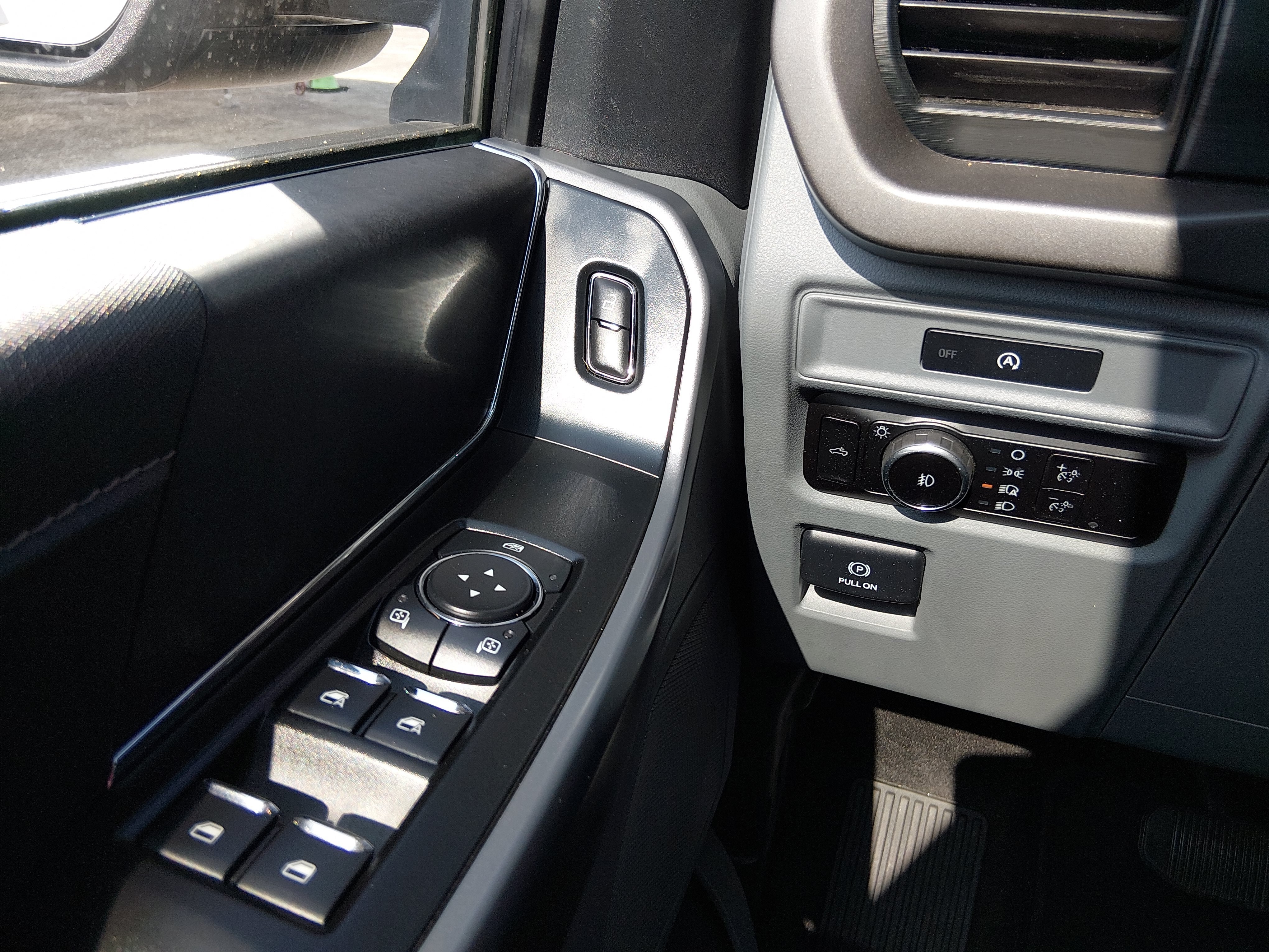 2025 Ford F-150 XLT - Photo 13