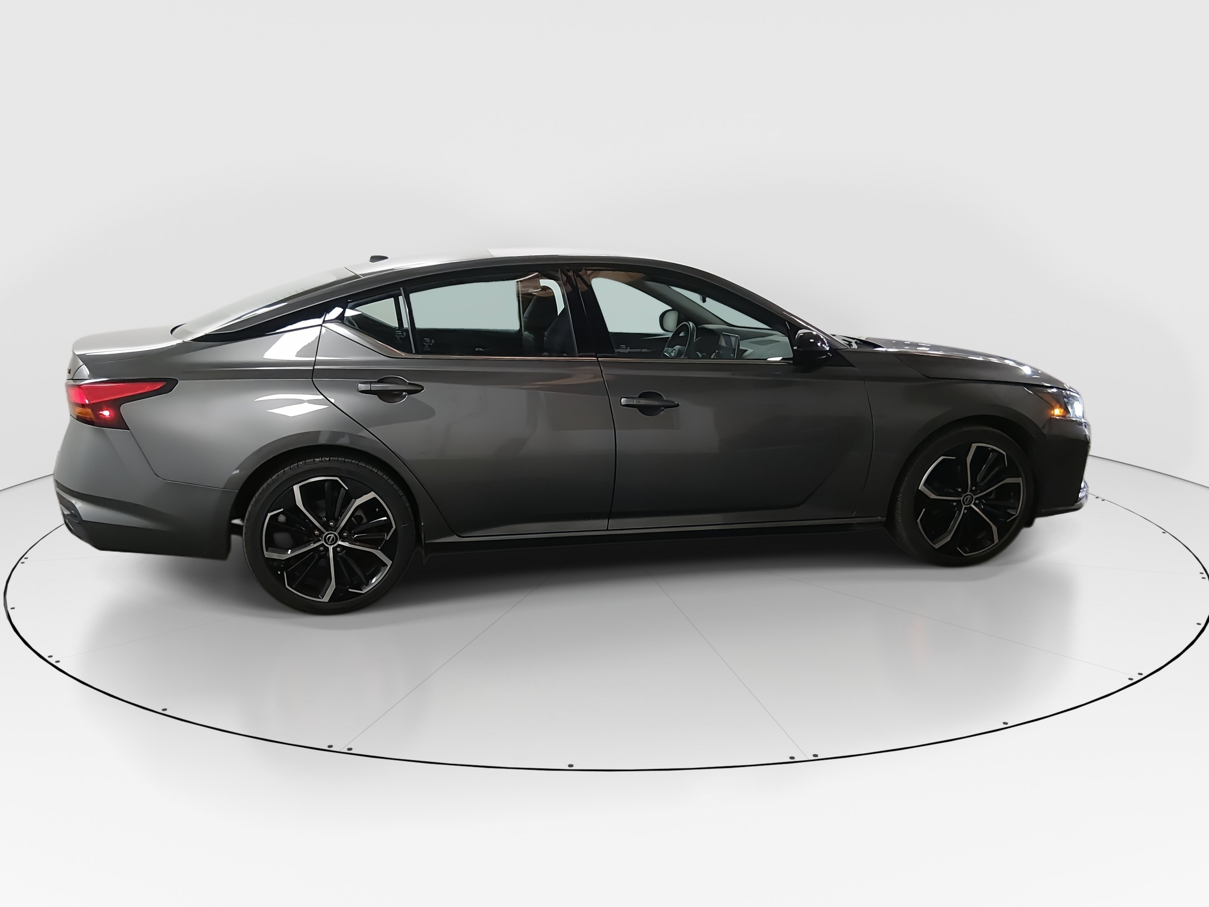 2024 Nissan Altima SR - Photo 8