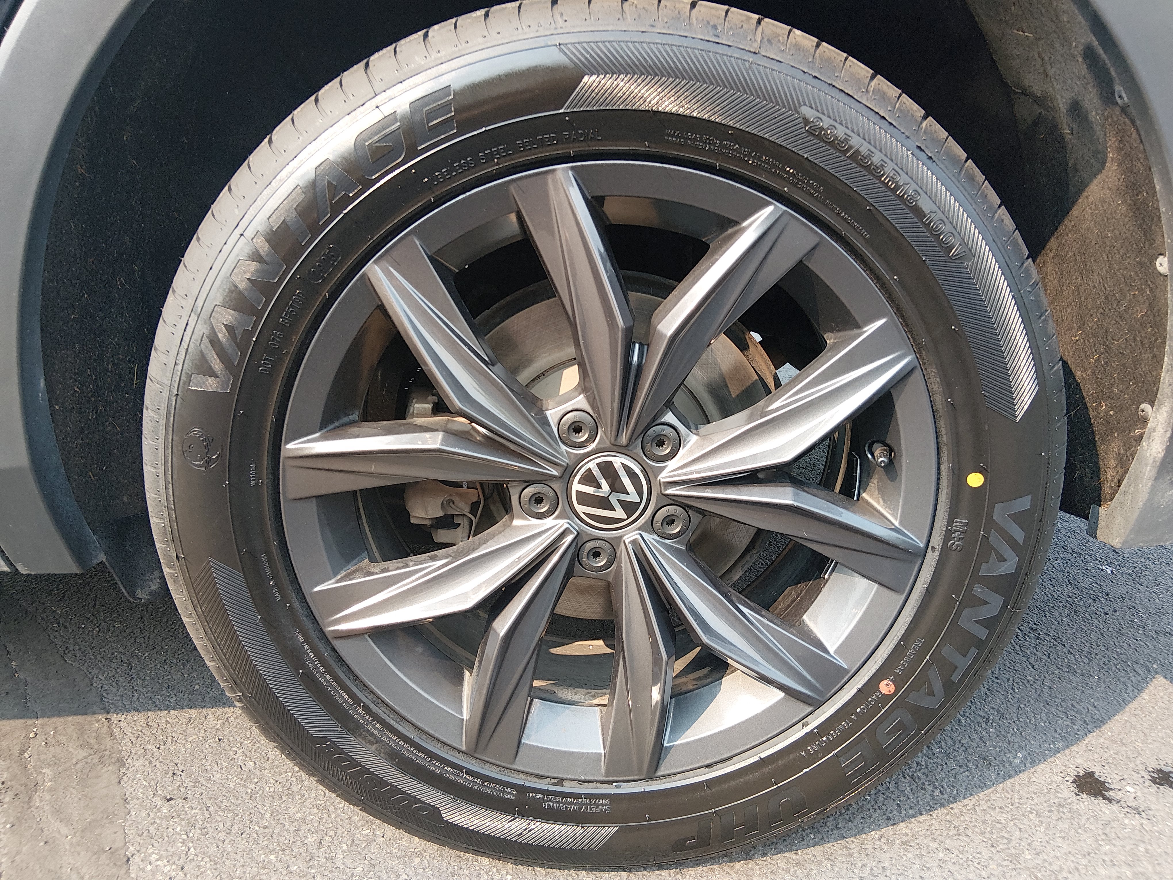 2024 Volkswagen Tiguan SE - Photo 10