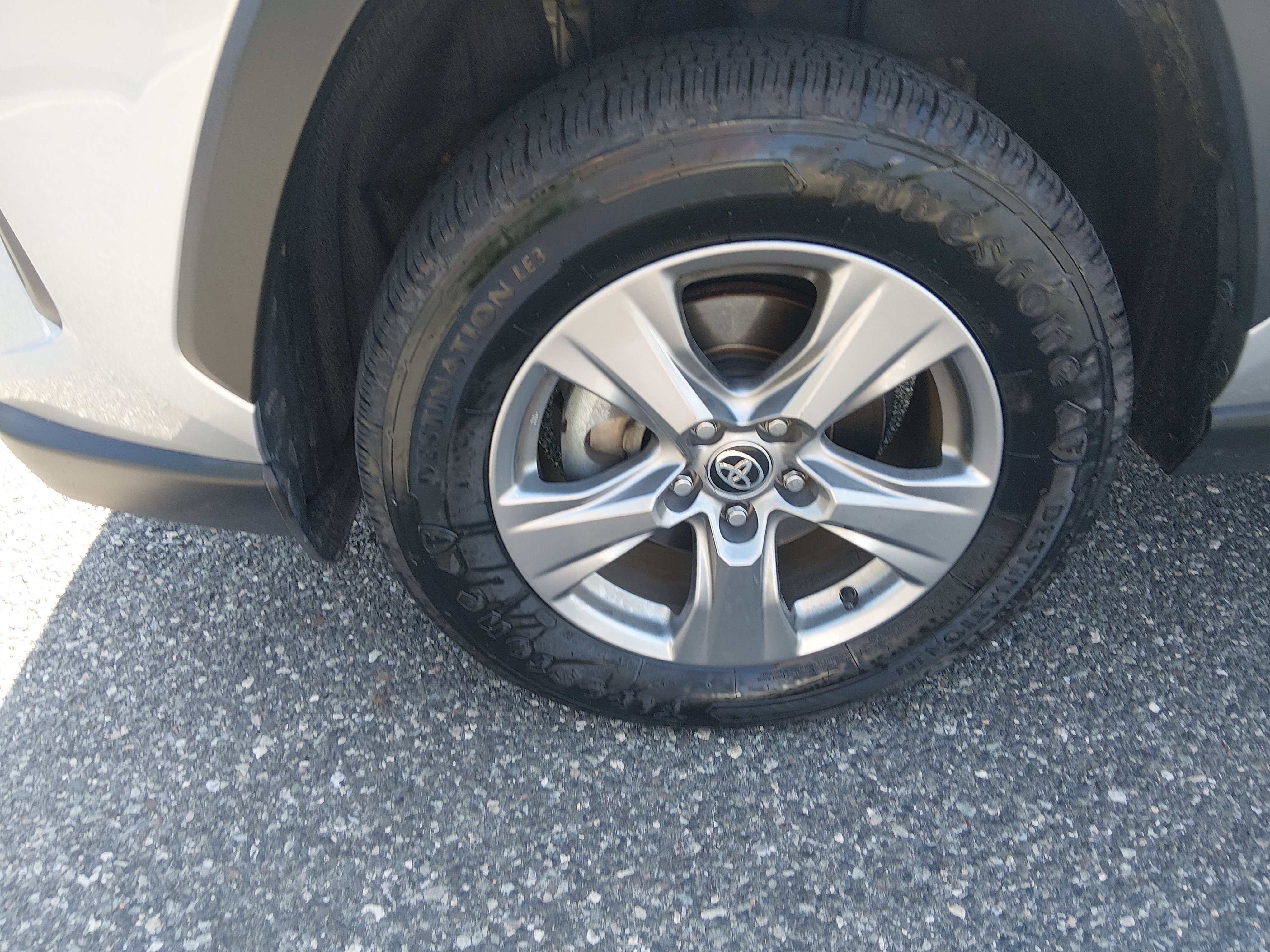 2024 Toyota RAV4 XLE - Photo 10