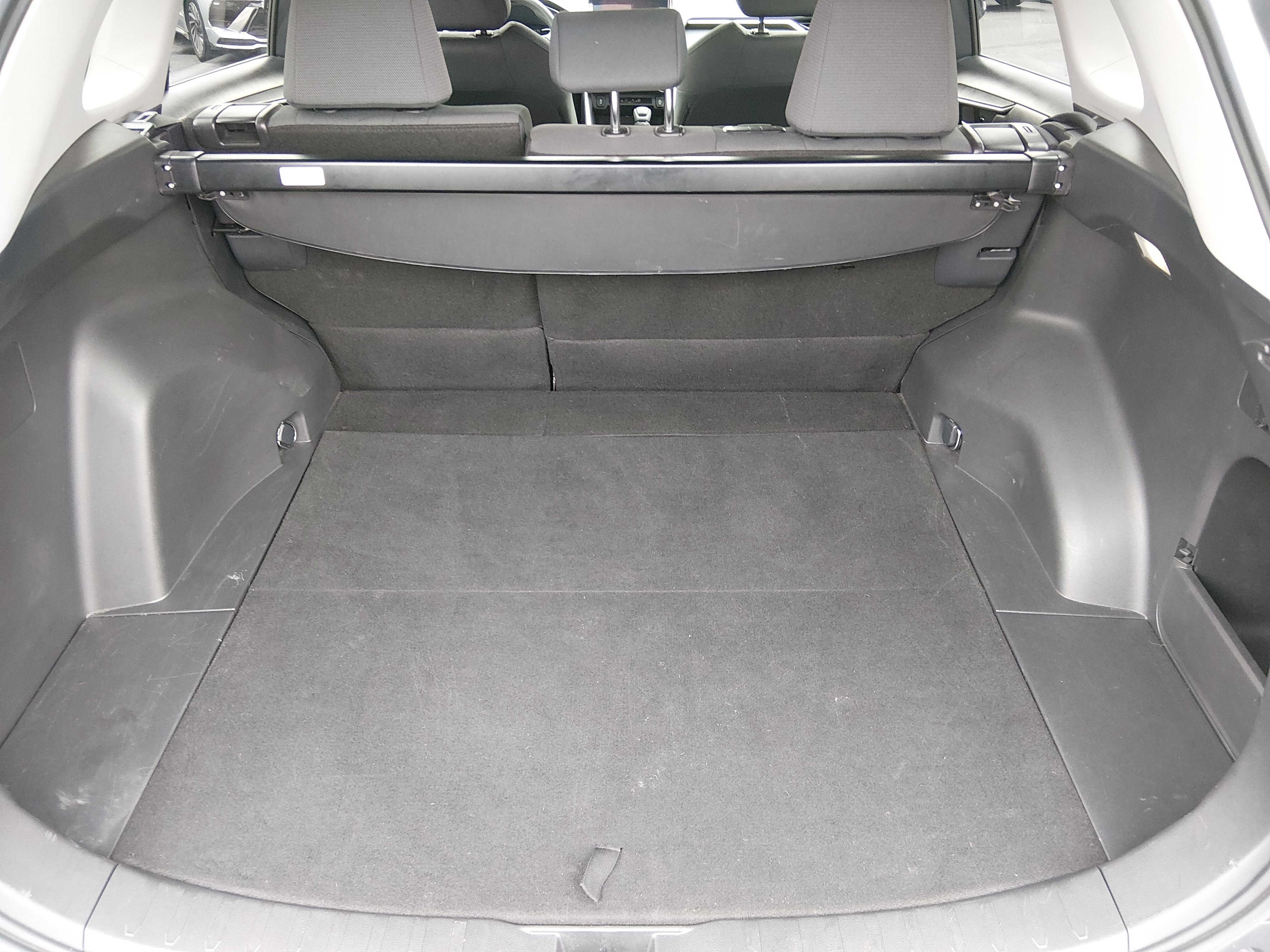 2025 Toyota RAV4 XLE - Photo 11