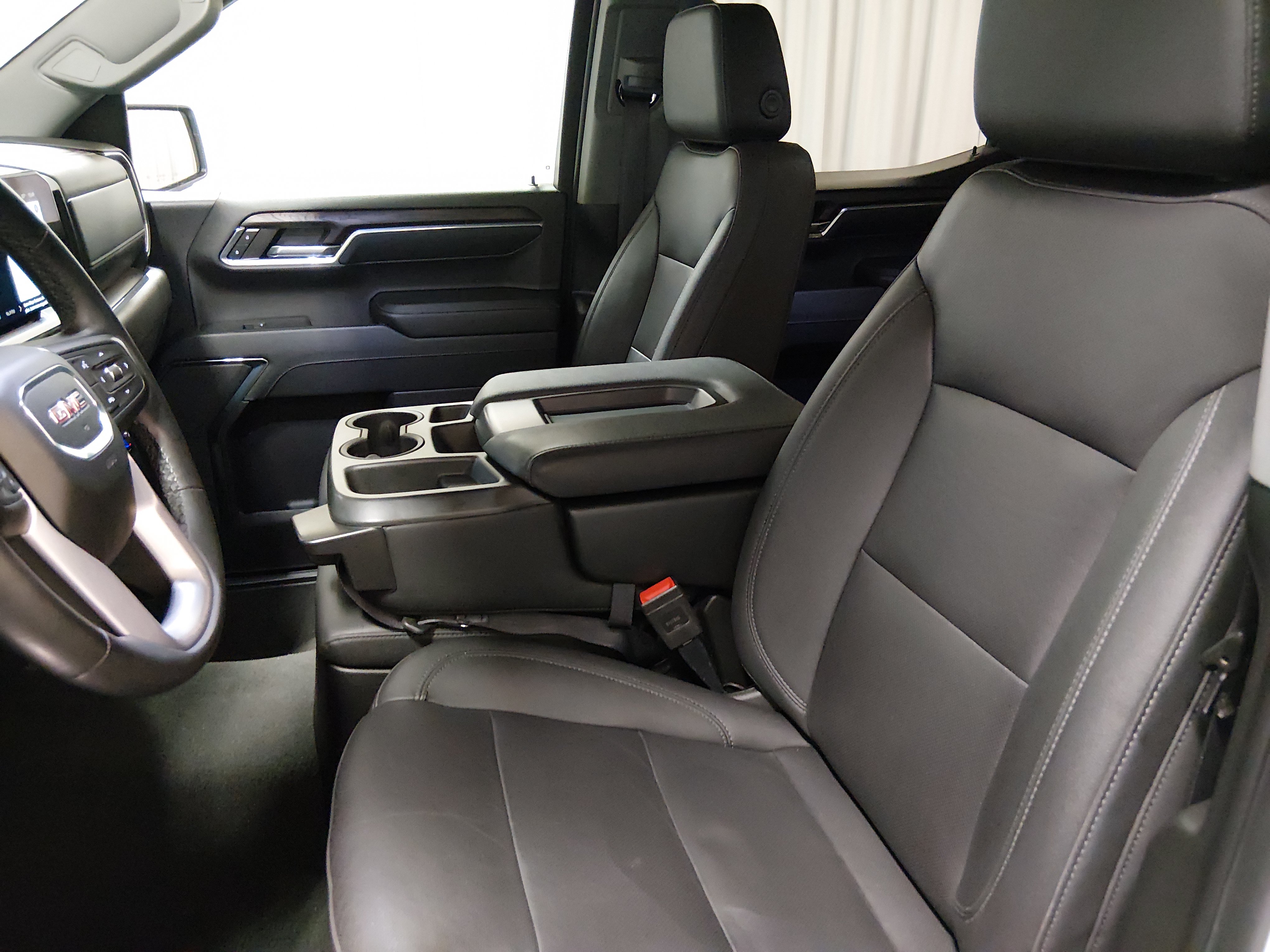 2024 GMC Sierra 1500 SLT - Photo 25