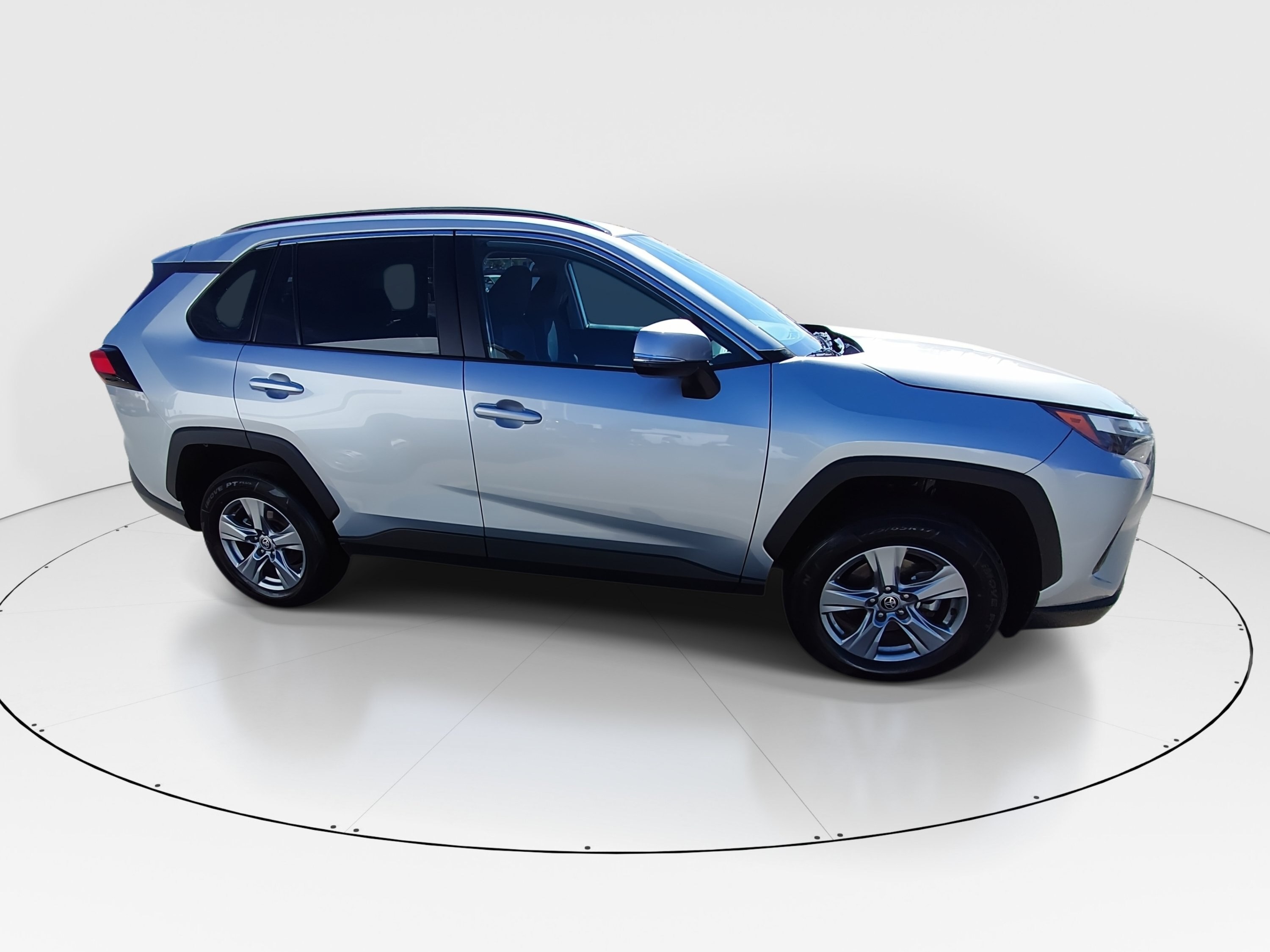 2024 Toyota RAV4 XLE - Photo 8