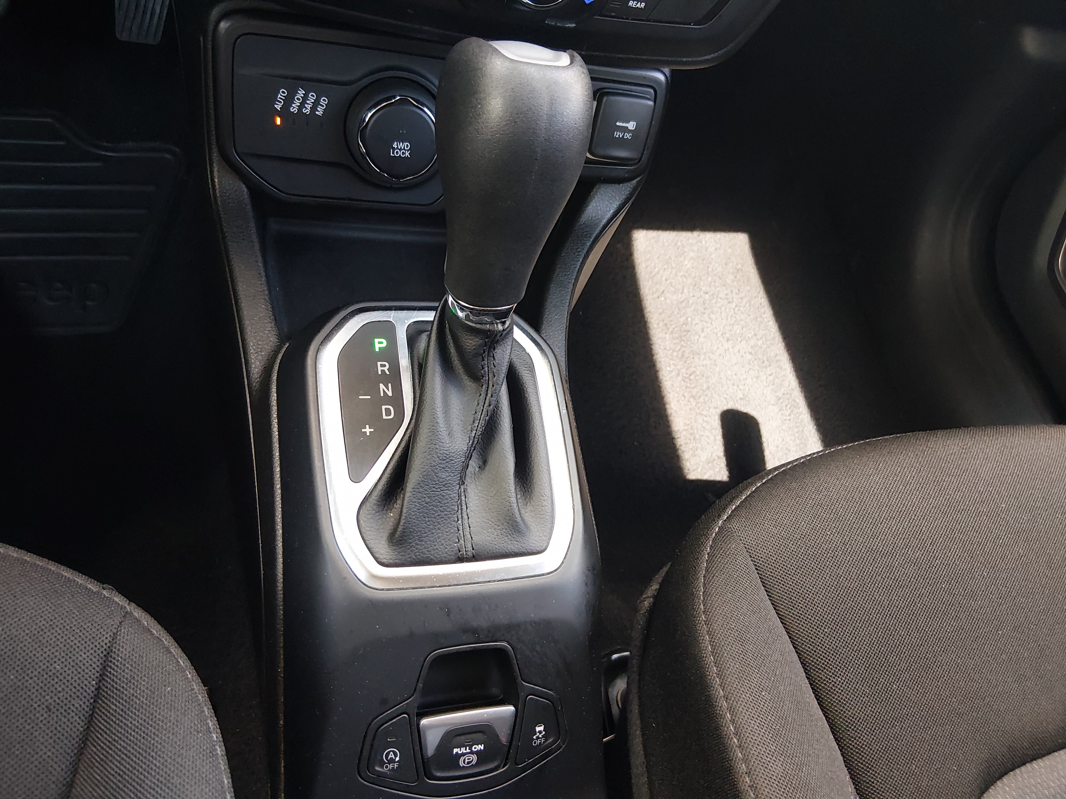 2023 Jeep Renegade Latitude - Photo 13