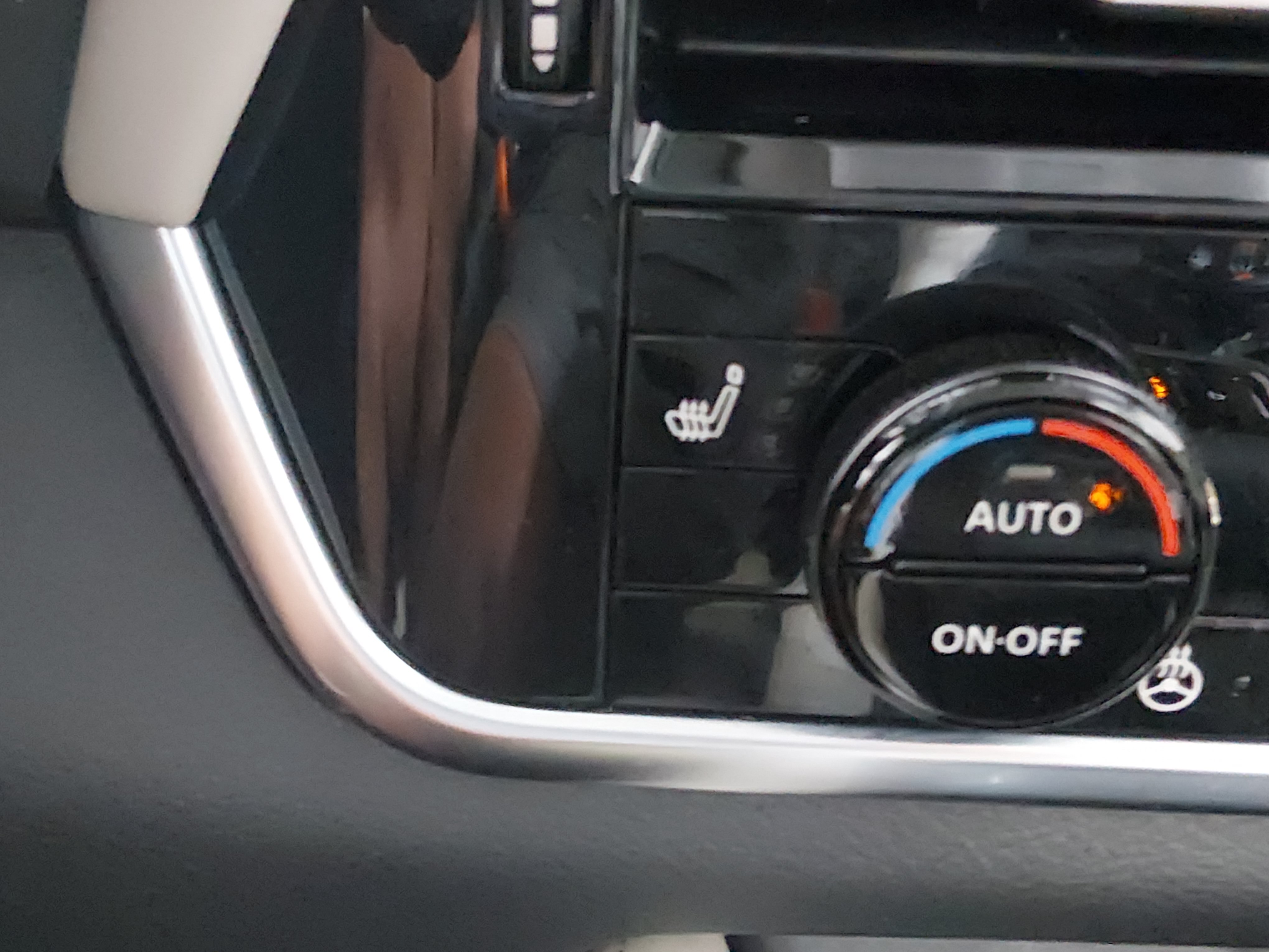 2023 Nissan Rogue SL - Photo 18