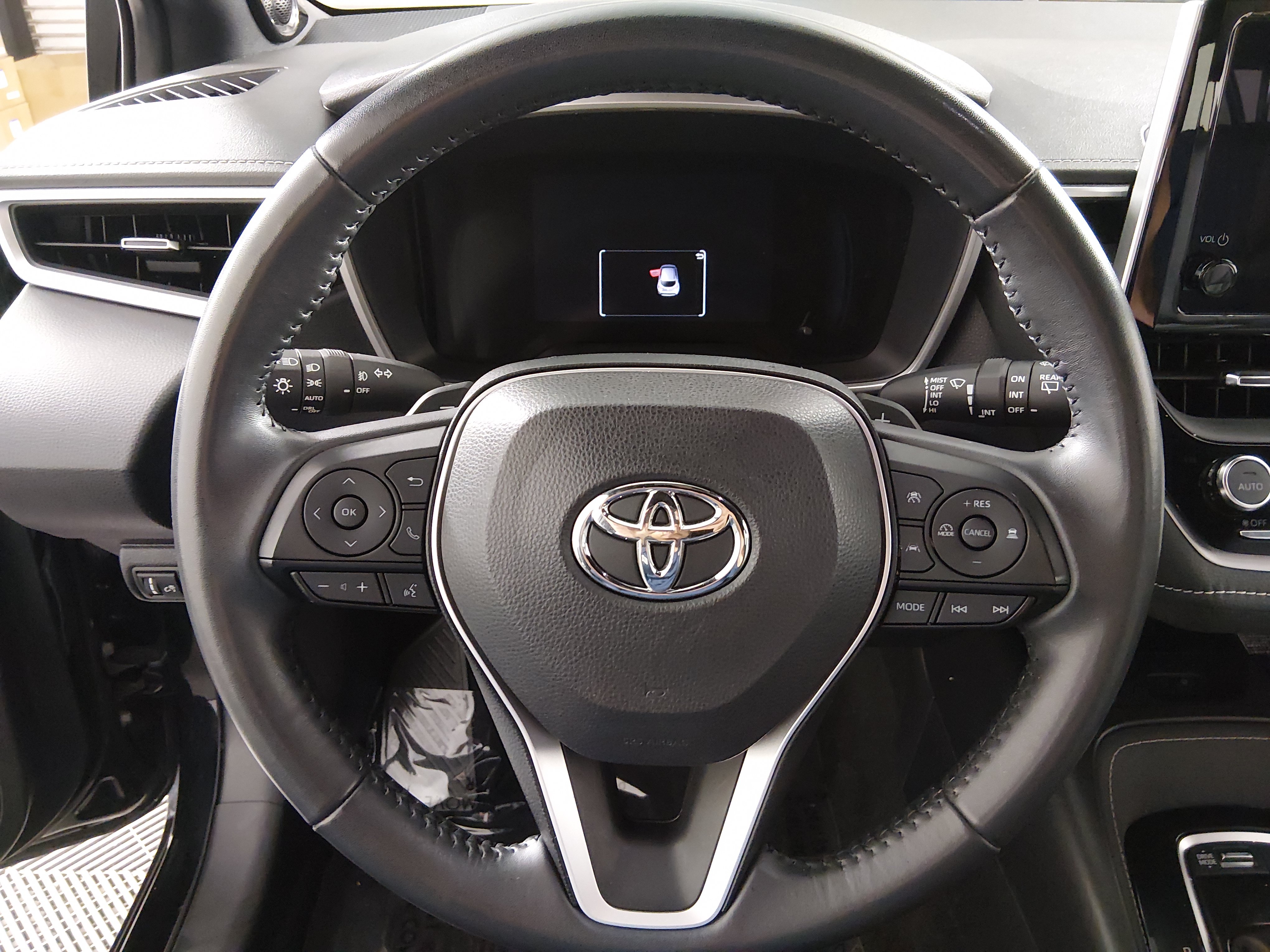 2023 Toyota Corolla Hatchback XSE - Photo 12