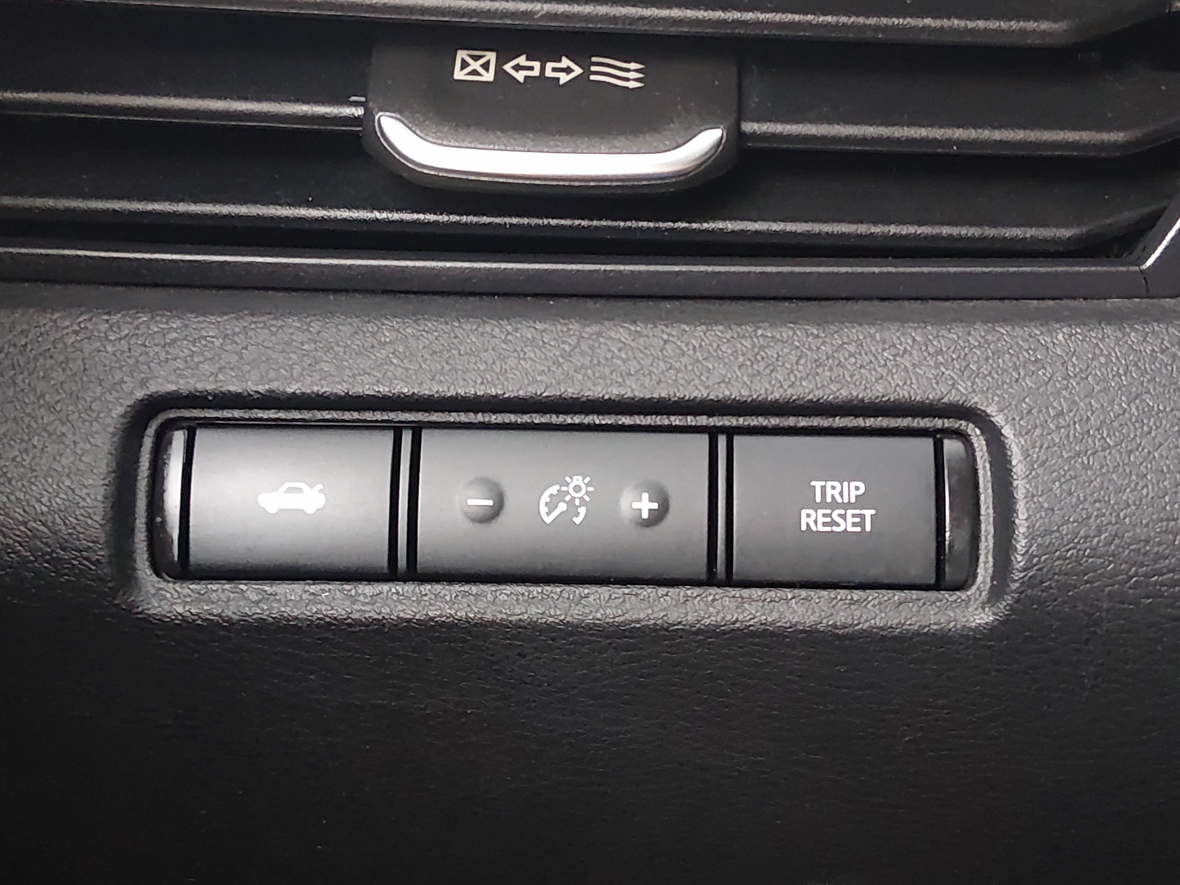 2024 Nissan Altima SV - Photo 13
