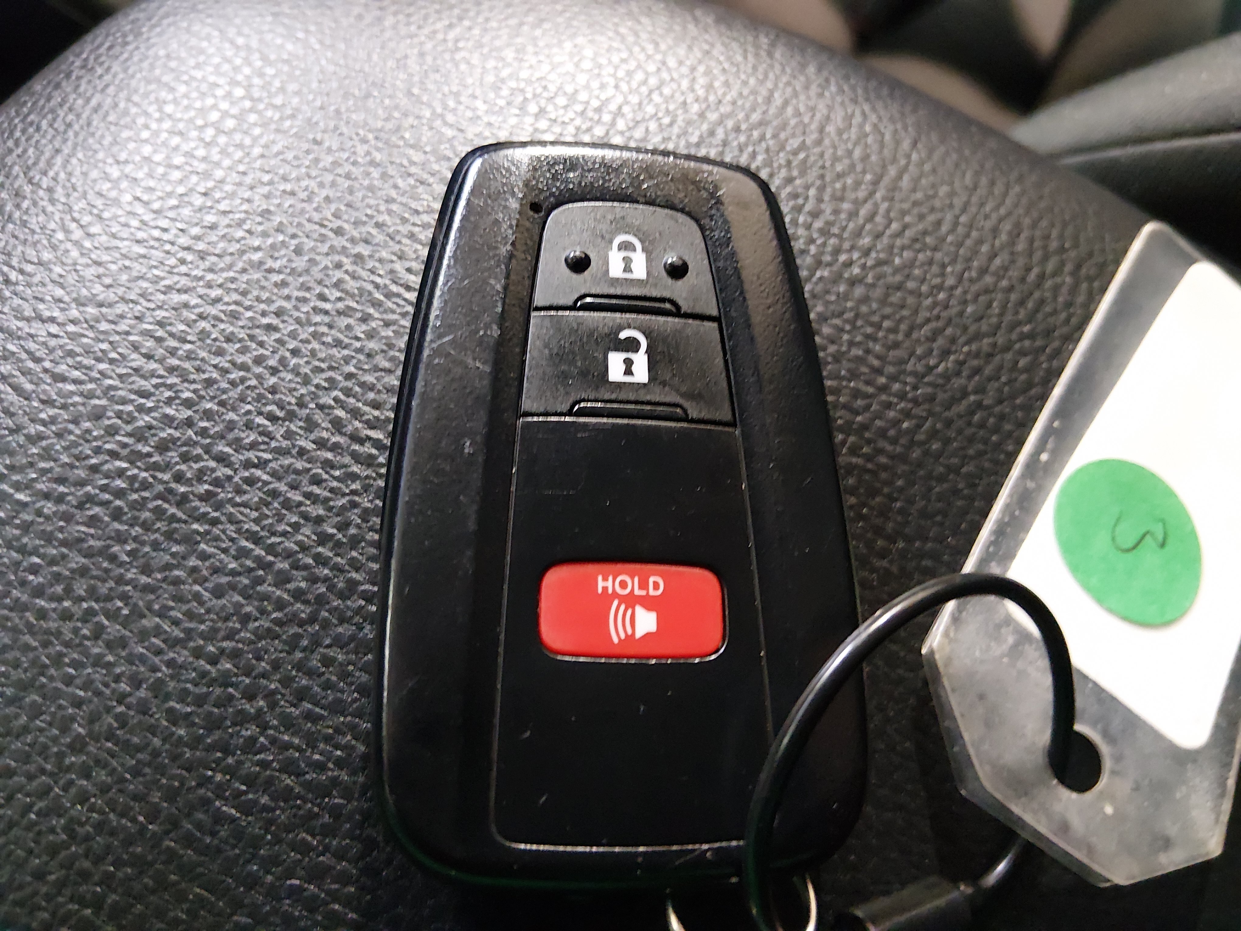 2025 Toyota RAV4 XLE - Photo 15
