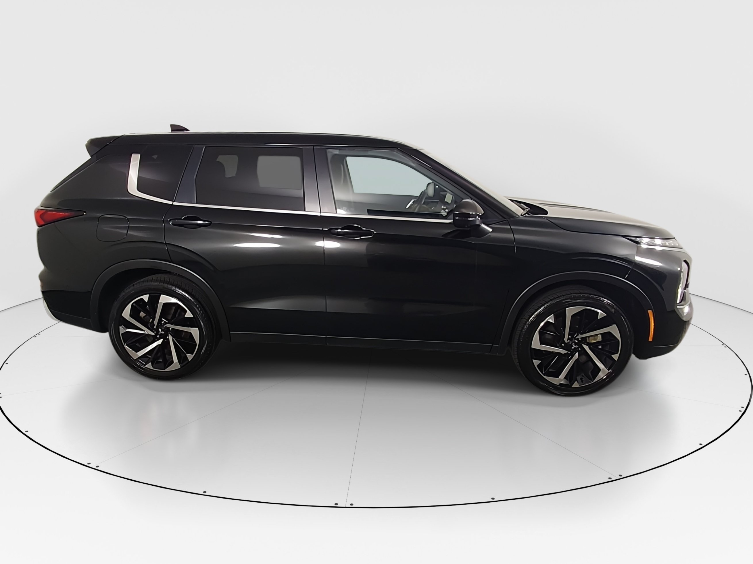 2024 Mitsubishi Outlander SE - Photo 8